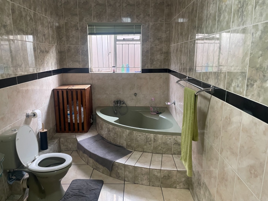 4 Bedroom Property for Sale in Heidedal Free State